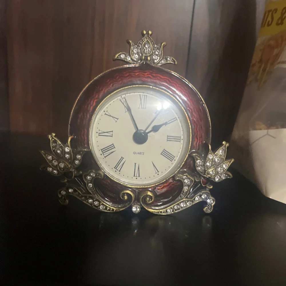 Quartz Clock - Picture 1 of 2